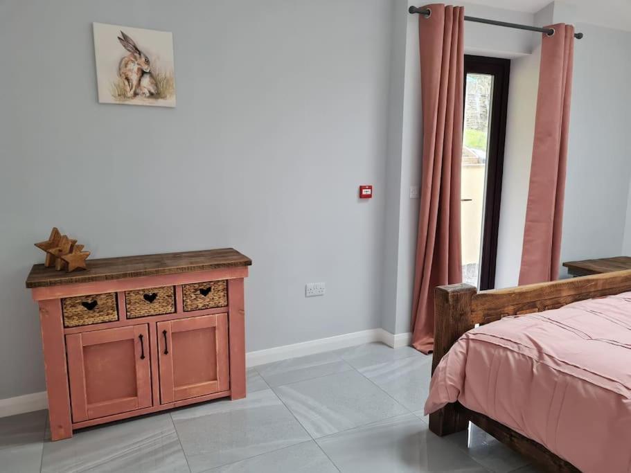 Ferienwohnung The Old Mountain Stables Caerllwyn Ganol Farm Newport  Zimmer foto